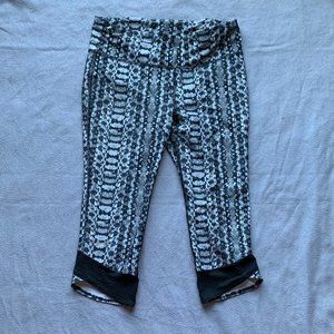 Under Armour Cropped Snakeskin Leggings